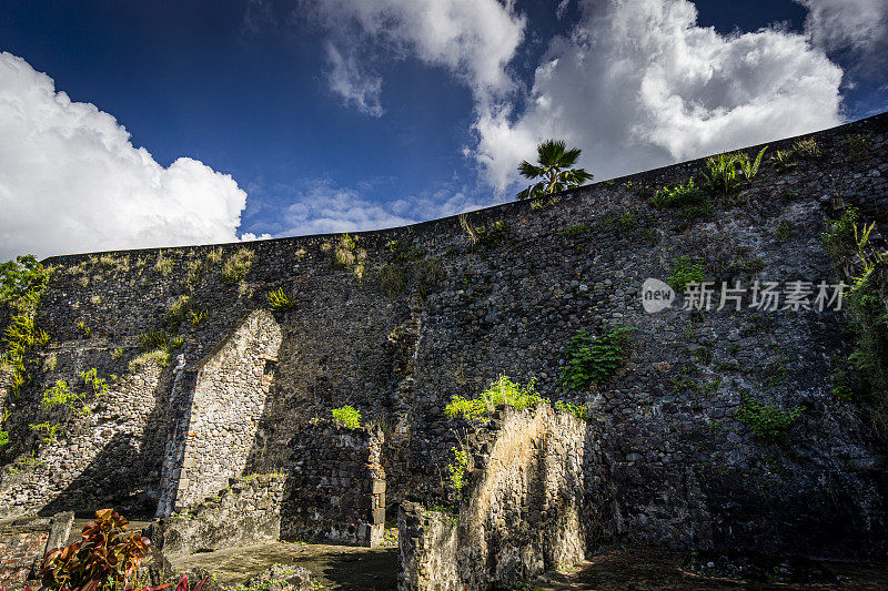 Salle de la Comédie的入口，剧院的房间，曾经是。1902年，Pelée火山爆发，造成近3万人死亡。